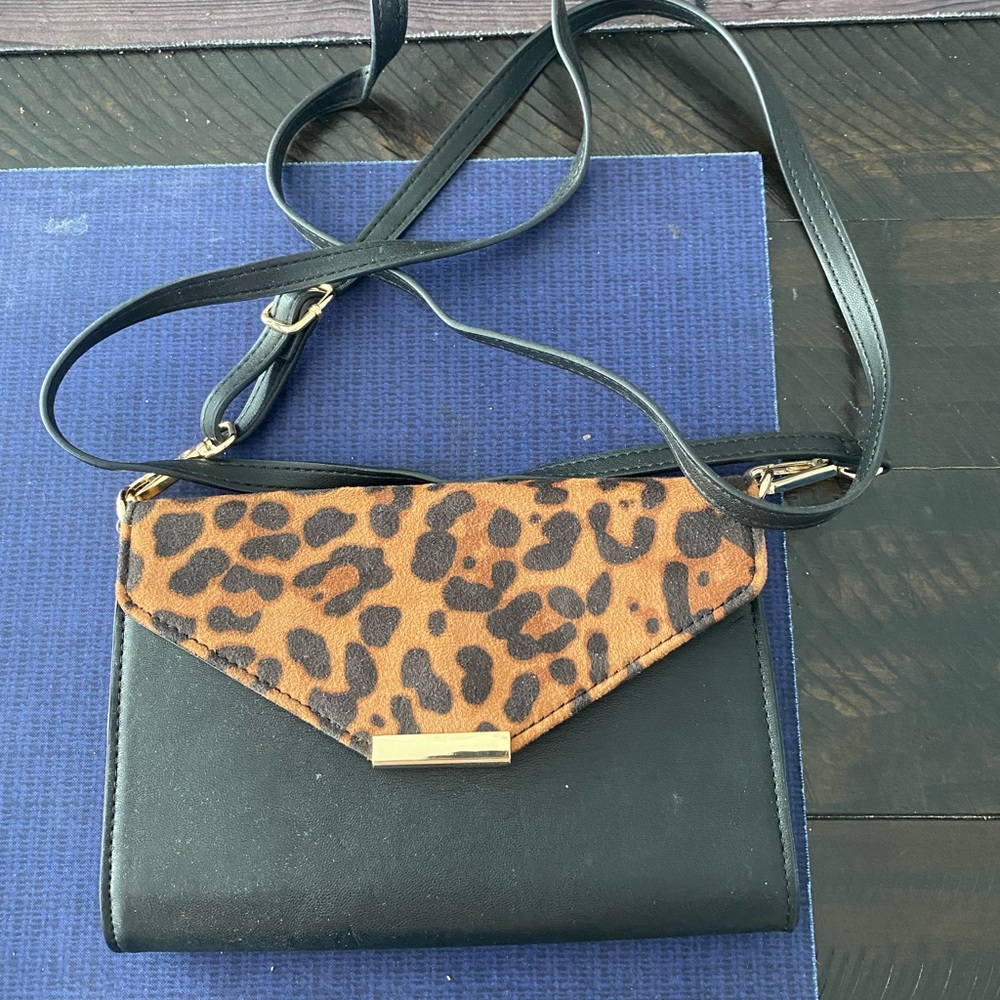 Save the girls, Crossbody touchscreen purse, black with cheetah print